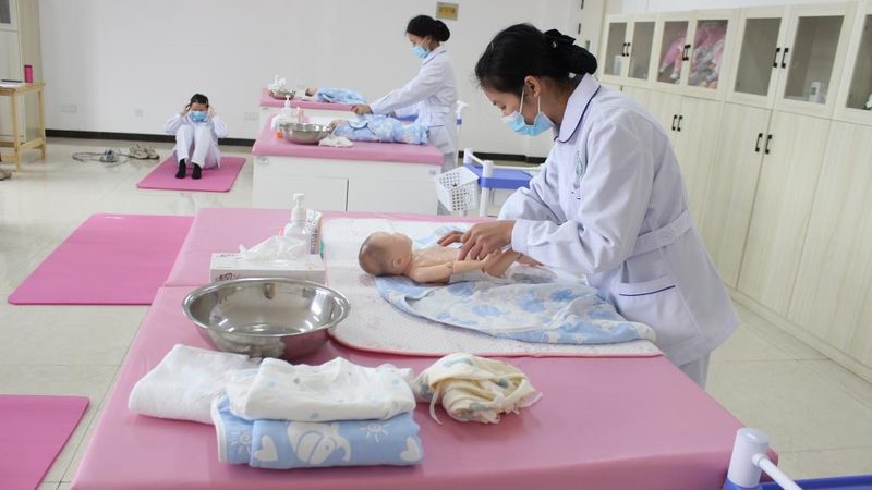 月嫂一天工作安排揭秘：科学育儿，细致入微
