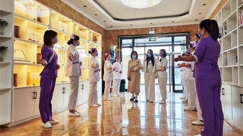 小标题：一、了解目标客户群体